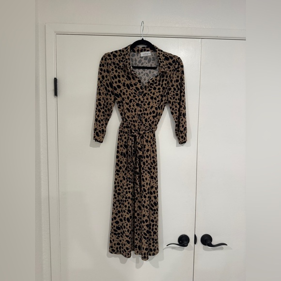 Kaileigh Dresses & Skirts - Kaileigh Animal Print Midi Dress w/ Adjustable Tie Belt – Size Small